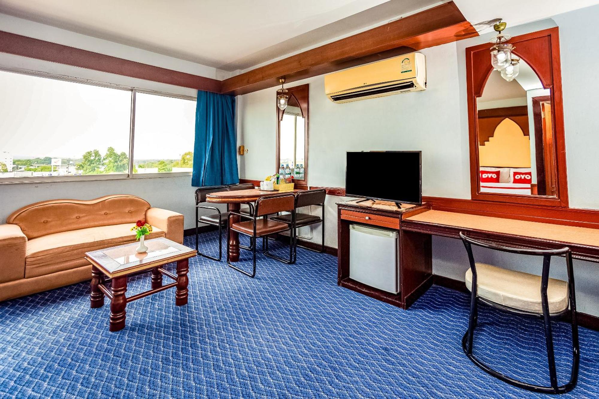 Oyo 441 Grand Thara Hotel Surat Thani Exterior photo