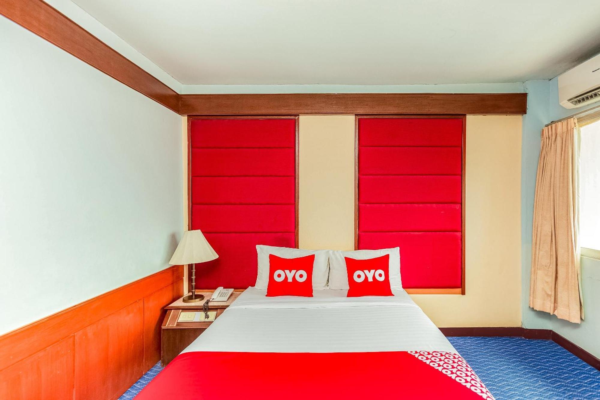 Oyo 441 Grand Thara Hotel Surat Thani Exterior photo