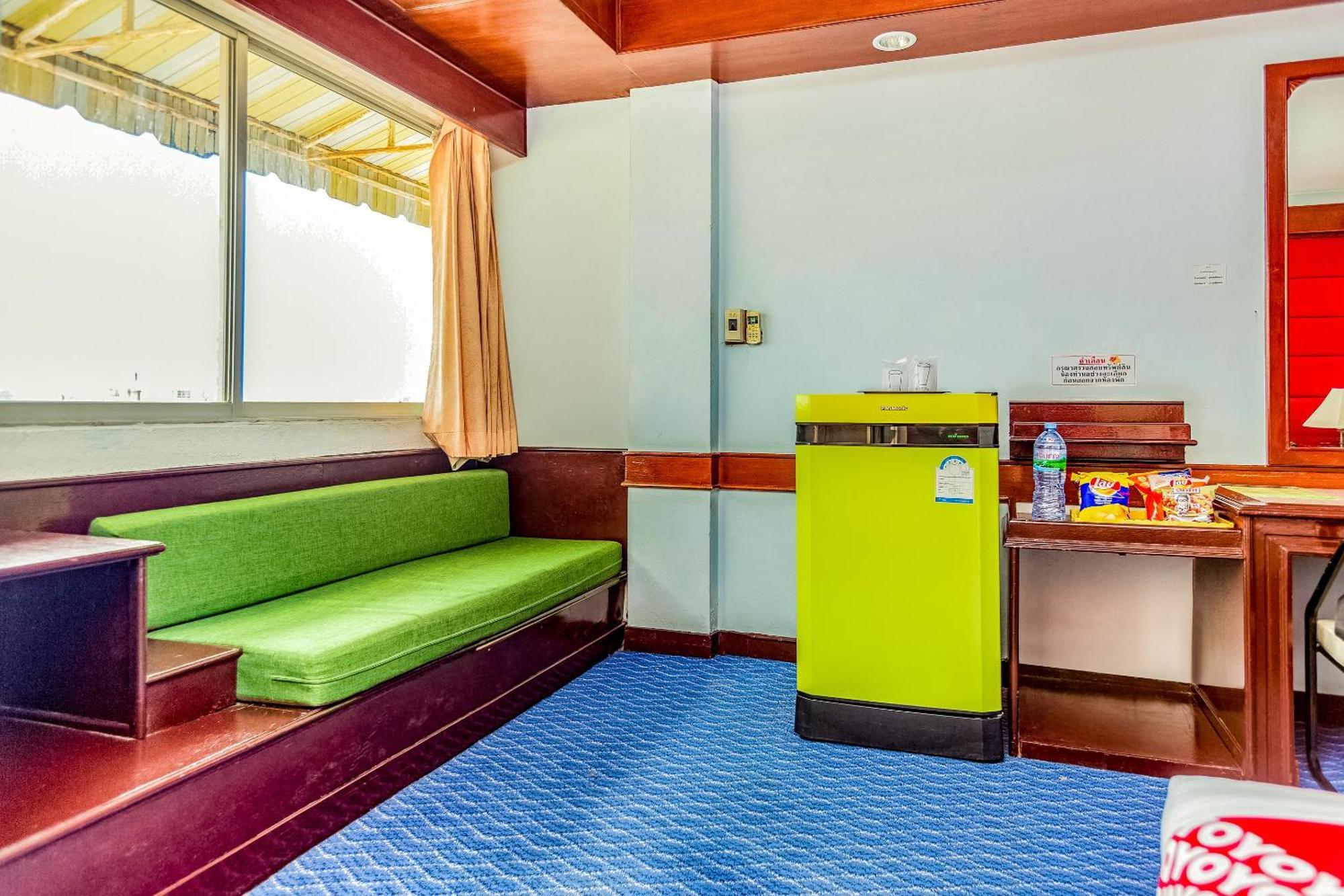 Oyo 441 Grand Thara Hotel Surat Thani Exterior photo