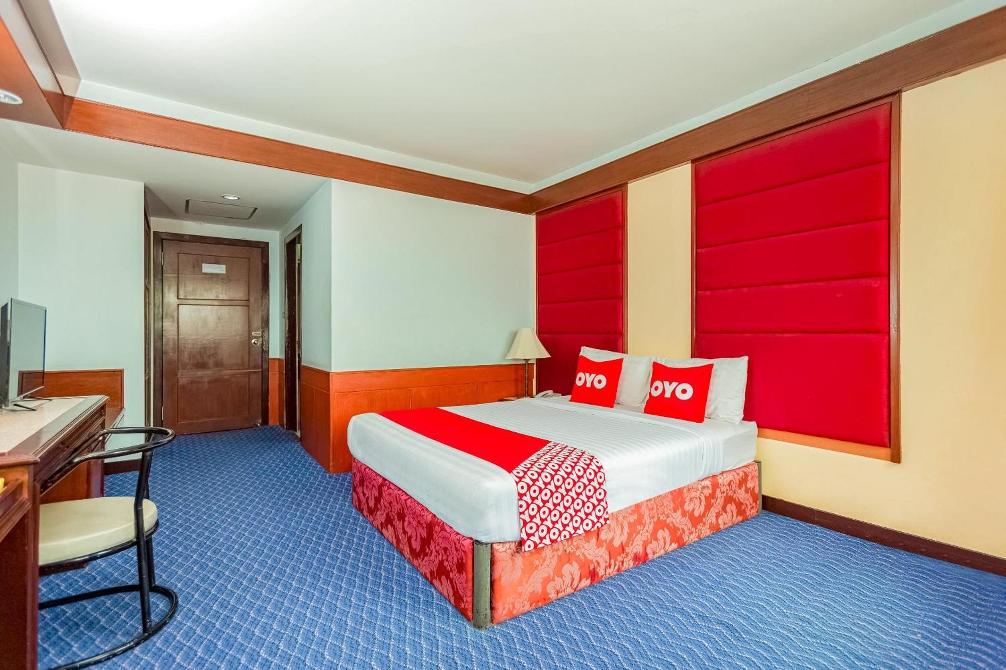 Oyo 441 Grand Thara Hotel Surat Thani Exterior photo