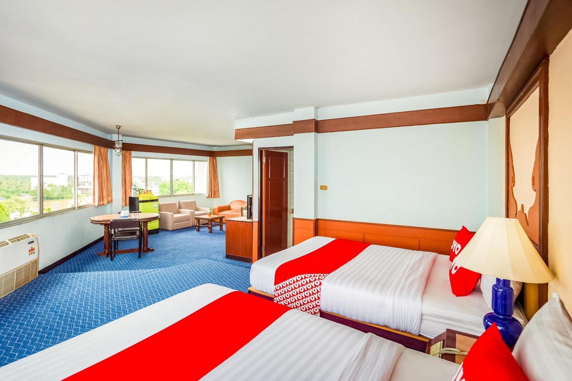 Oyo 441 Grand Thara Hotel Surat Thani Exterior photo