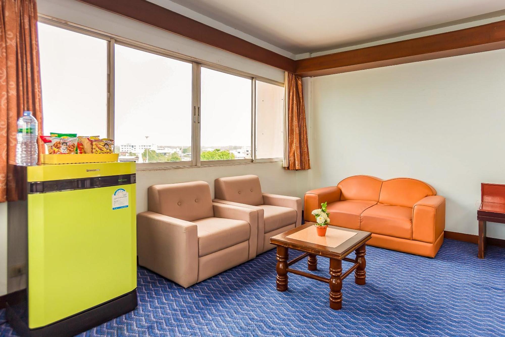 Oyo 441 Grand Thara Hotel Surat Thani Exterior photo