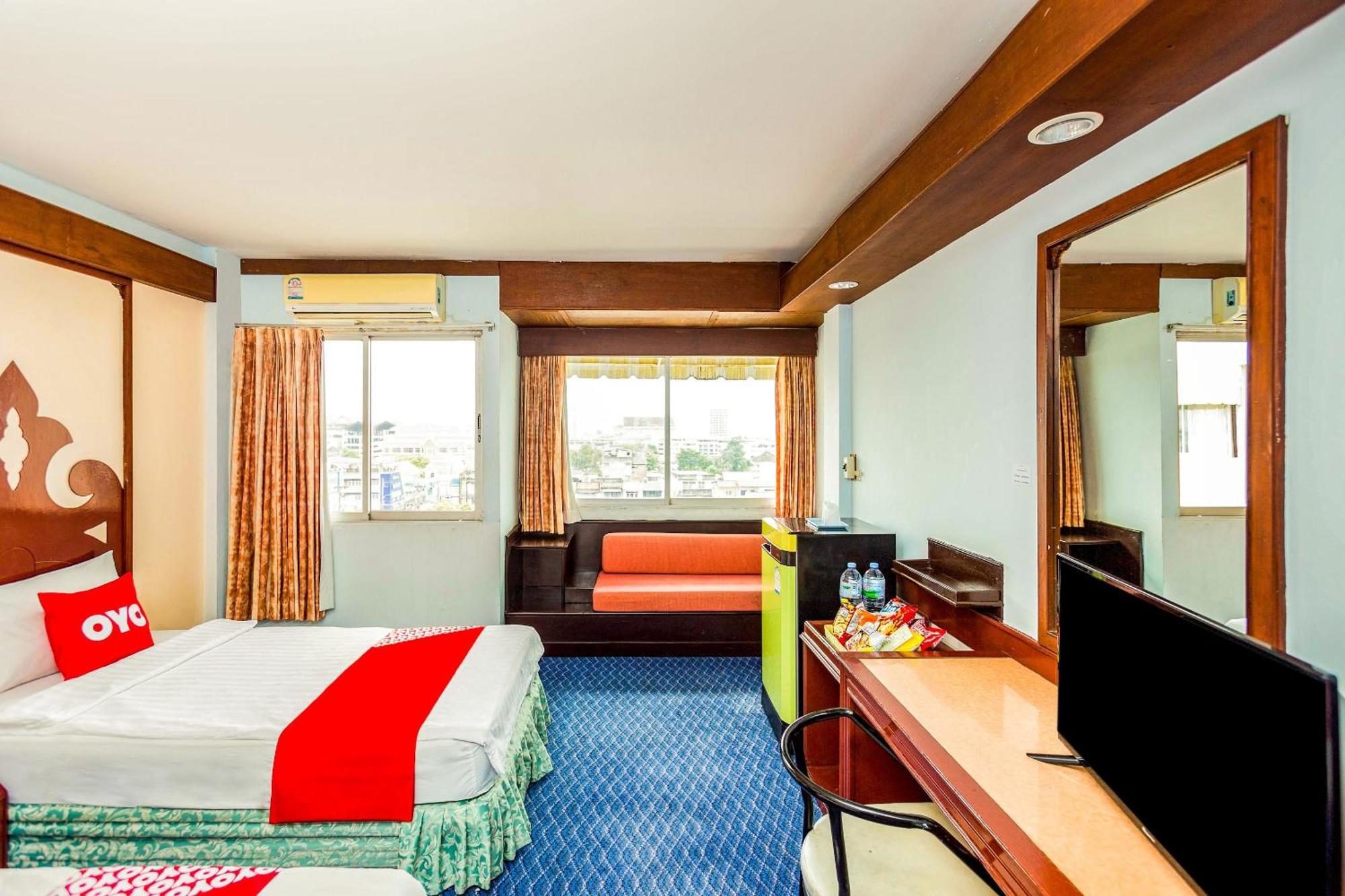 Oyo 441 Grand Thara Hotel Surat Thani Exterior photo