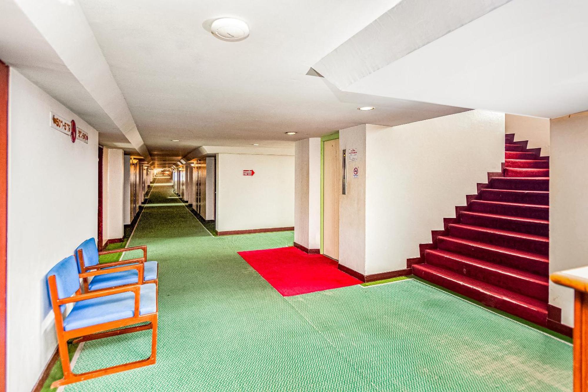 Oyo 441 Grand Thara Hotel Surat Thani Exterior photo