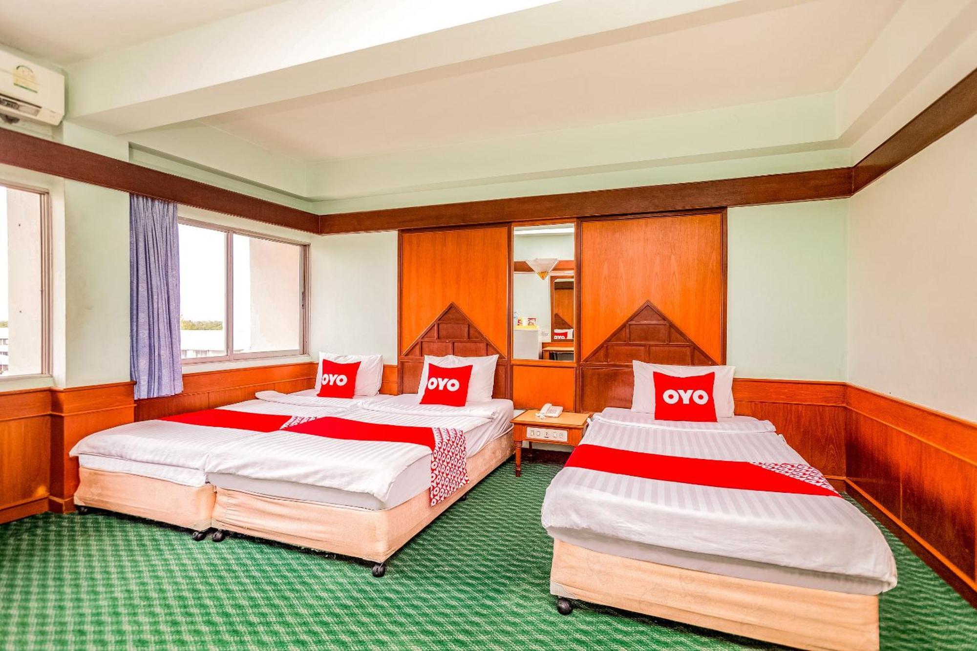 Oyo 441 Grand Thara Hotel Surat Thani Exterior photo