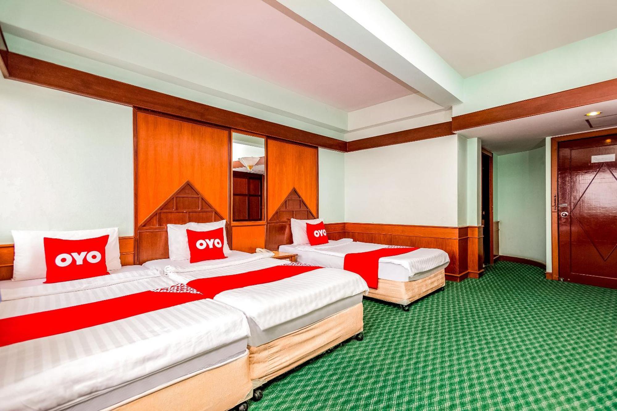 Oyo 441 Grand Thara Hotel Surat Thani Exterior photo
