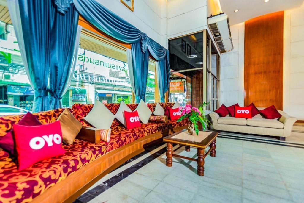 Oyo 441 Grand Thara Hotel Surat Thani Exterior photo