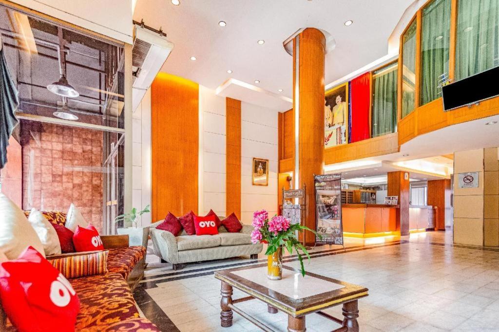 Oyo 441 Grand Thara Hotel Surat Thani Exterior photo
