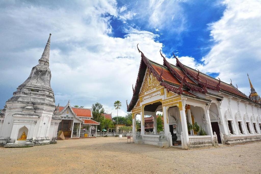 Oyo 441 Grand Thara Hotel Surat Thani Exterior photo