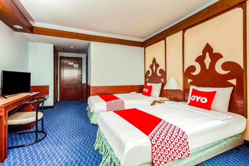 Oyo 441 Grand Thara Hotel Surat Thani Exterior photo