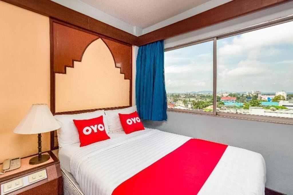 Oyo 441 Grand Thara Hotel Surat Thani Exterior photo