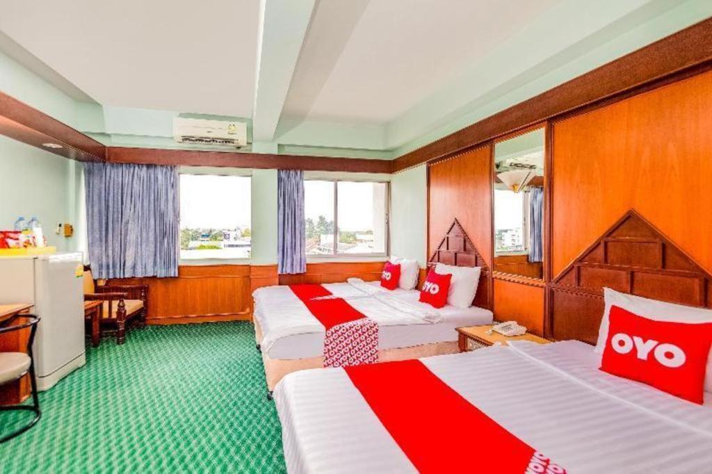 Oyo 441 Grand Thara Hotel Surat Thani Exterior photo