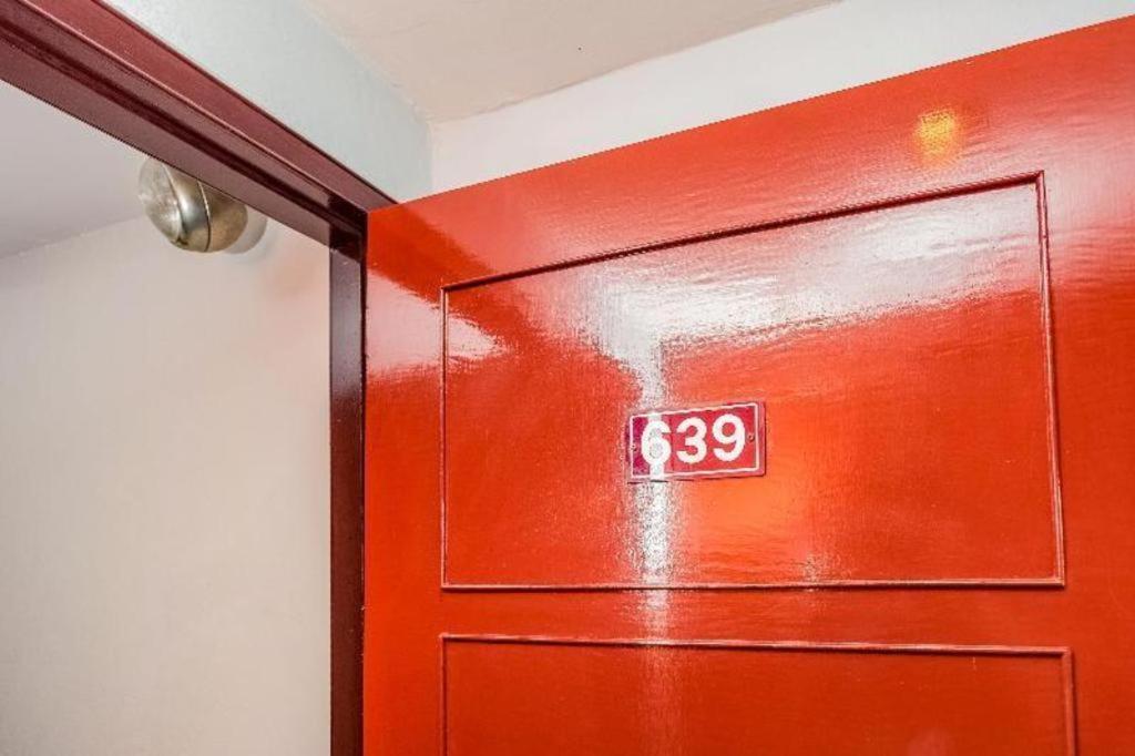 Oyo 441 Grand Thara Hotel Surat Thani Exterior photo