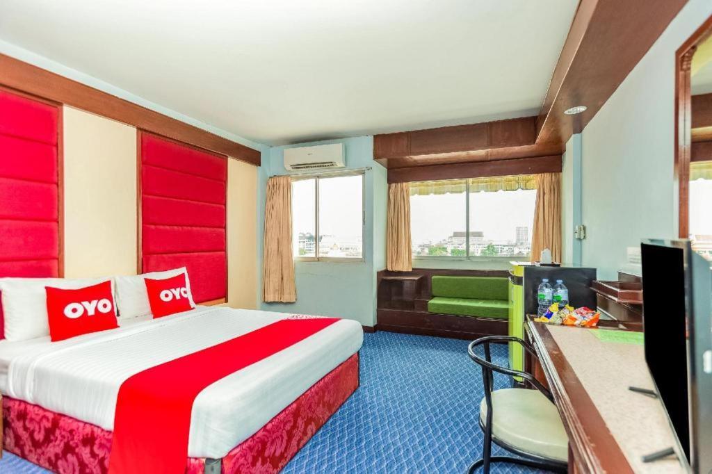 Oyo 441 Grand Thara Hotel Surat Thani Exterior photo