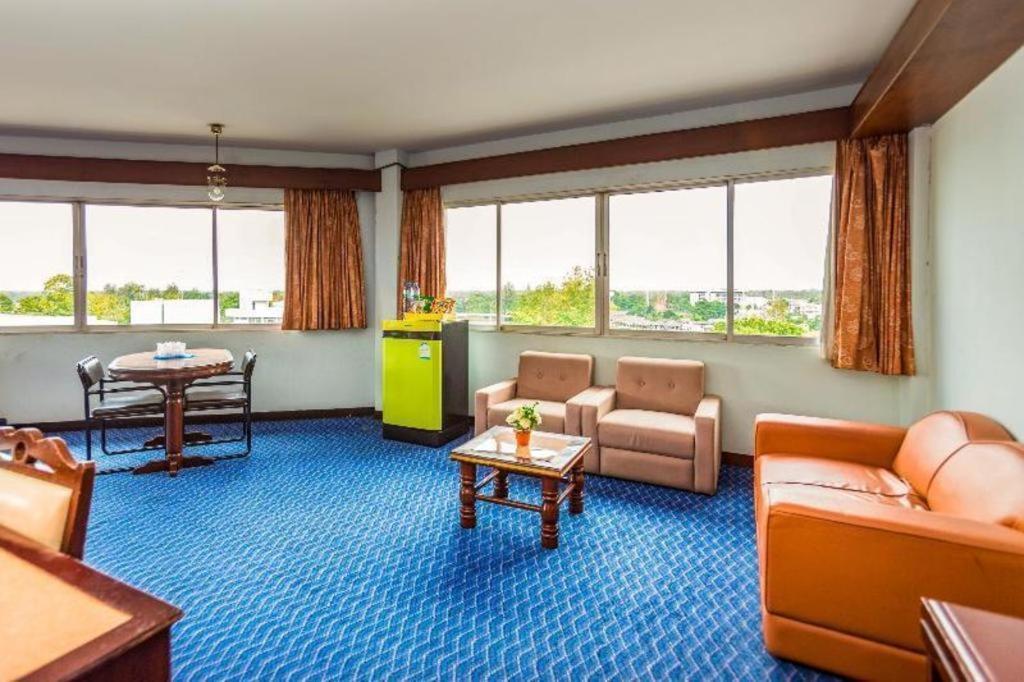 Oyo 441 Grand Thara Hotel Surat Thani Exterior photo