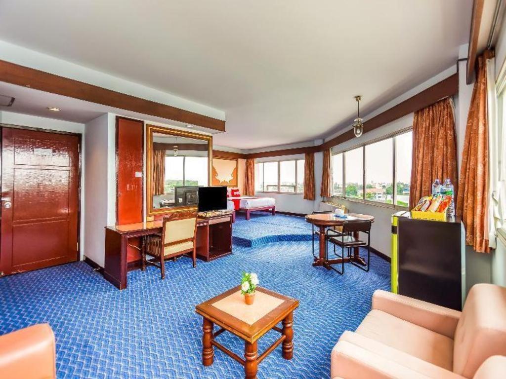 Oyo 441 Grand Thara Hotel Surat Thani Exterior photo