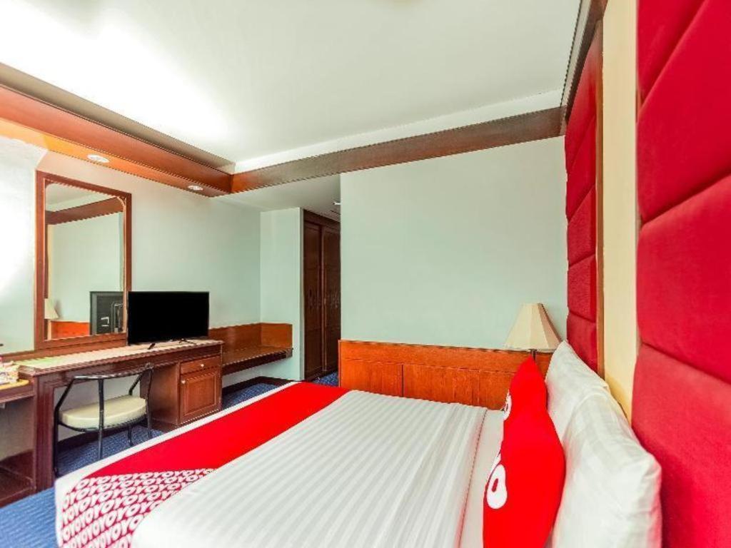 Oyo 441 Grand Thara Hotel Surat Thani Exterior photo