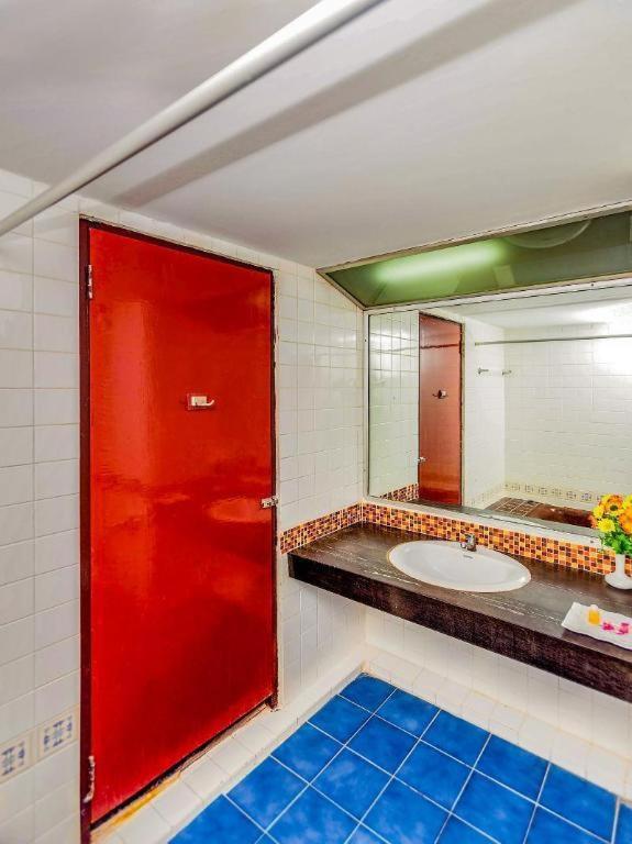 Oyo 441 Grand Thara Hotel Surat Thani Exterior photo